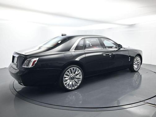 2025 Rolls-Royce Ghost 