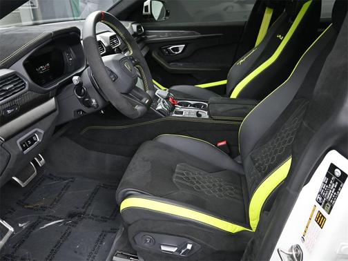 2024 Lamborghini Urus Performante