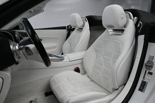 Moonlight White Magno 2026 Mercedes-Benz Maybach SL 680 Monogram Series Maybach SL 680