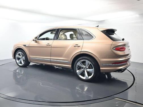 Rose Gold Metallic 2023 Bentley Bentayga V8