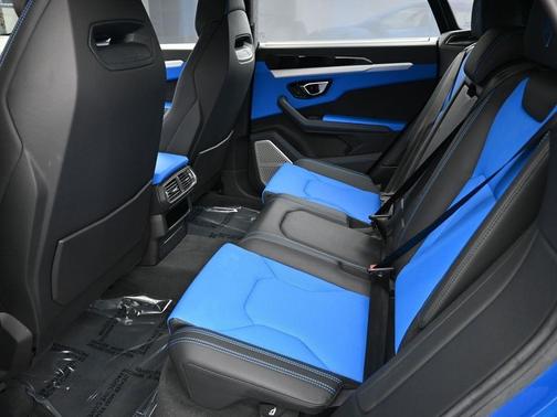 2020 Lamborghini Urus Base