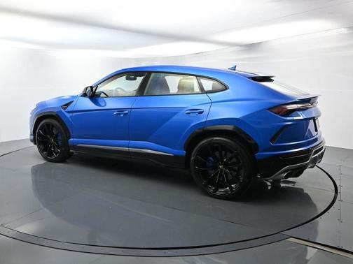 2020 Lamborghini Urus Base