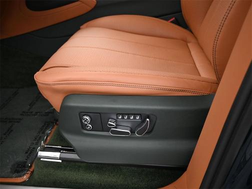 2024 Bentley Bentayga V8