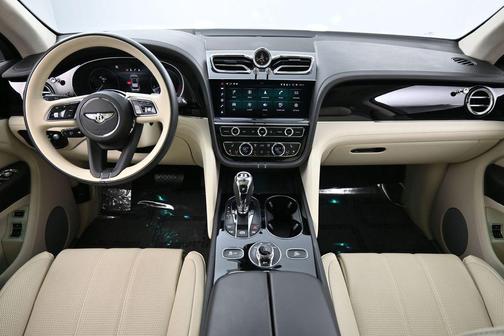 Beluga 2023 Bentley Bentayga V8