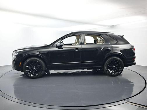 Beluga 2023 Bentley Bentayga V8