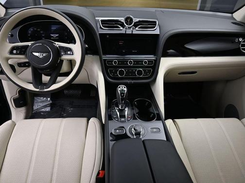 Beluga 2023 Bentley Bentayga V8