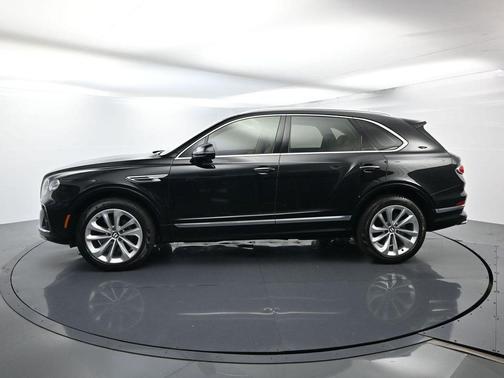 Beluga 2023 Bentley Bentayga V8