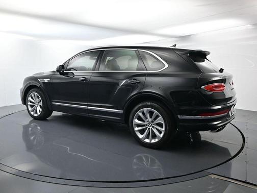 Beluga 2023 Bentley Bentayga V8