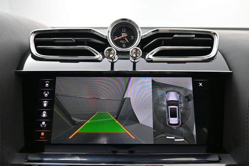 Beluga 2023 Bentley Bentayga V8