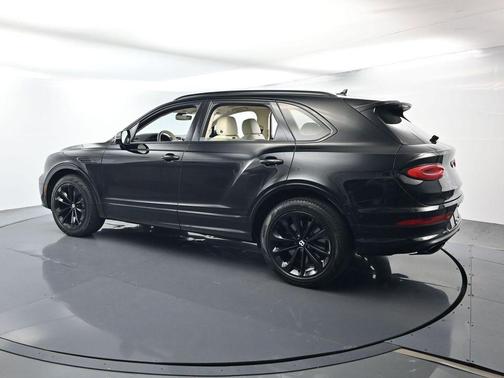 Beluga 2023 Bentley Bentayga V8
