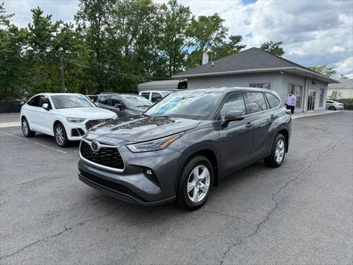 2022 Toyota Highlander LE