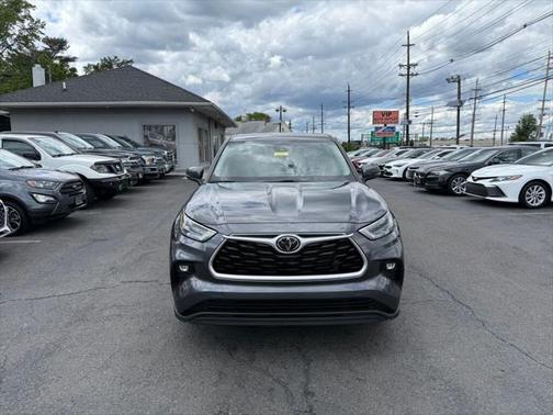 2022 Toyota Highlander LE