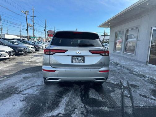 2022 Mitsubishi Outlander SE