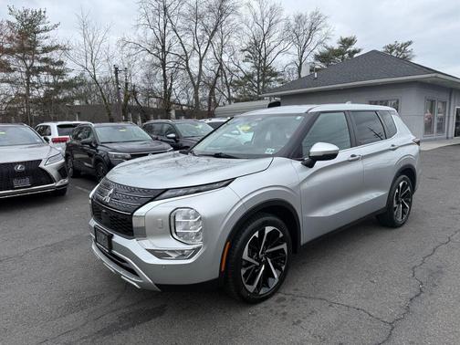 2022 Mitsubishi Outlander SE