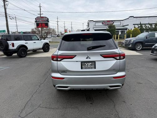 2022 Mitsubishi Outlander SE