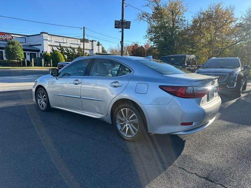 2016 Lexus ES 300h Base