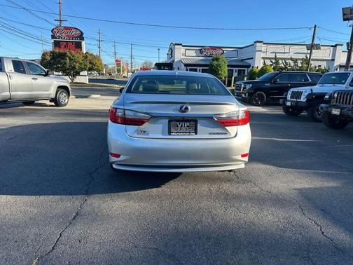 2016 Lexus ES 300h Base