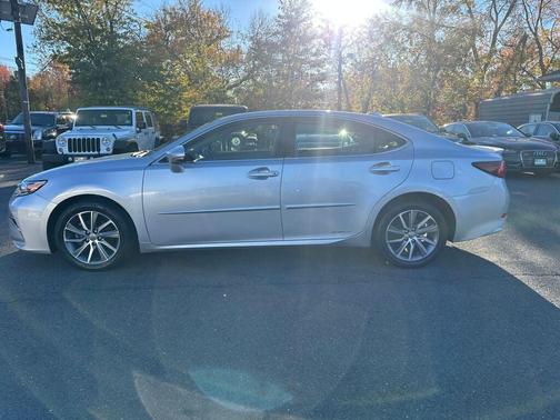 2016 Lexus ES 300h Base