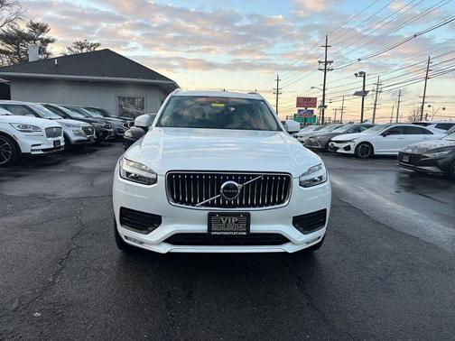 2021 Volvo XC90 T6 Momentum
