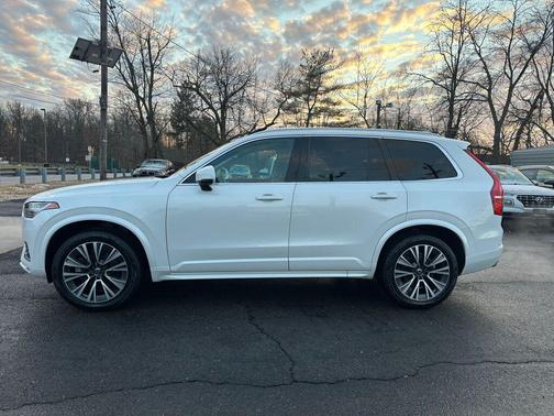 2021 Volvo XC90 T6 Momentum