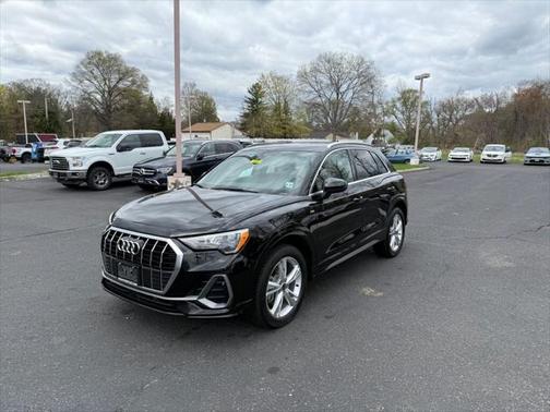 2022 Audi Q3 45 S line Premium
