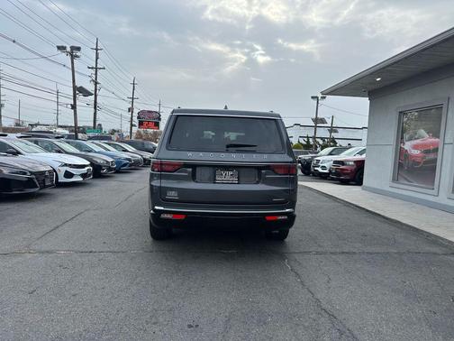 2022 Jeep Wagoneer Series II 4x4