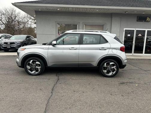 2023 Hyundai VENUE SEL