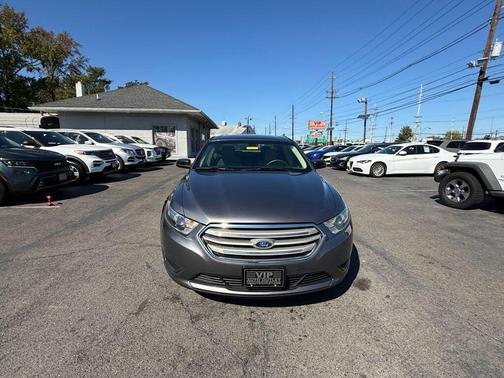 2014 Ford Taurus SE