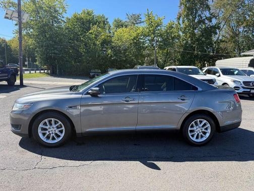 2014 Ford Taurus SE