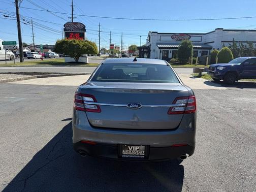 2014 Ford Taurus SE