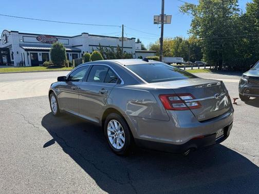 2014 Ford Taurus SE
