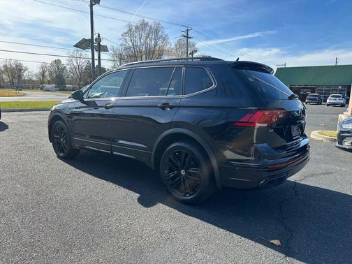 2022 Volkswagen Tiguan 2.0T SE R-Line Black
