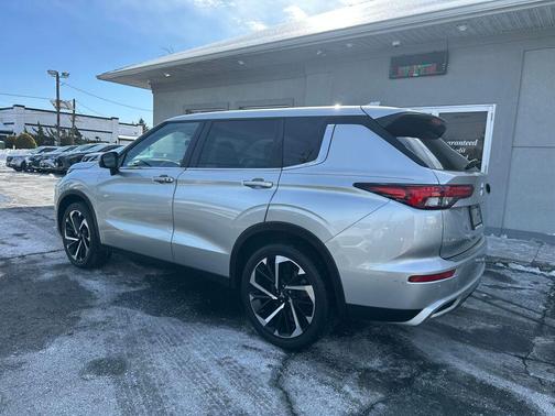 2022 Mitsubishi Outlander SE