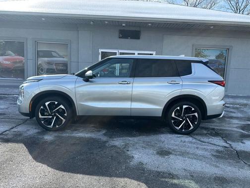 2022 Mitsubishi Outlander SE
