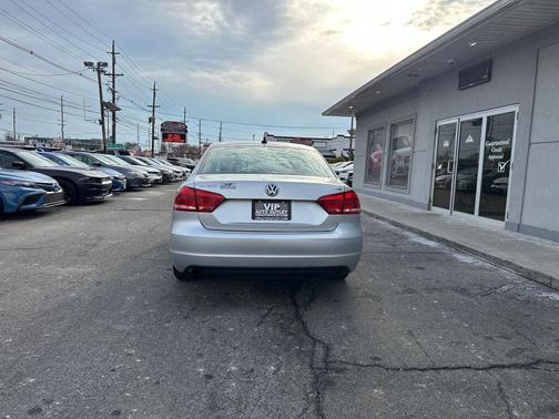 2014 Volkswagen Passat 1.8T S