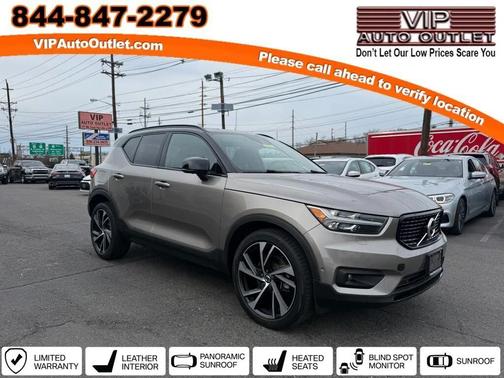 2022 Volvo XC40 T5 R-Design
