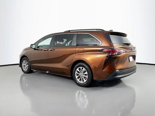 2022 Toyota Sienna XLE