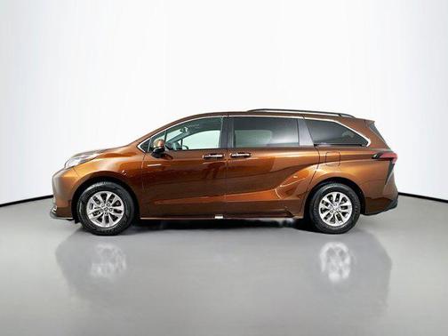 2022 Toyota Sienna XLE