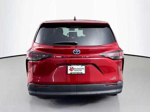 2023 Toyota Sienna LE