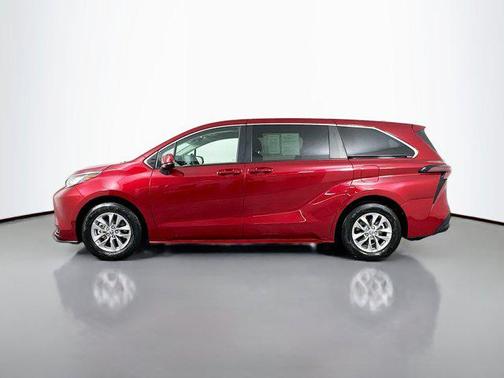 2023 Toyota Sienna LE
