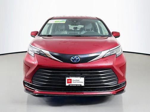 2023 Toyota Sienna LE