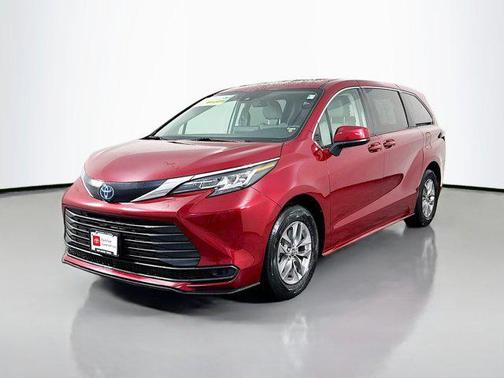 2023 Toyota Sienna LE