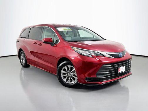 2023 Toyota Sienna LE