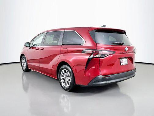 2023 Toyota Sienna LE