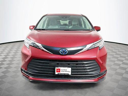 2023 Toyota Sienna LE