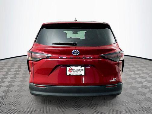 2023 Toyota Sienna LE