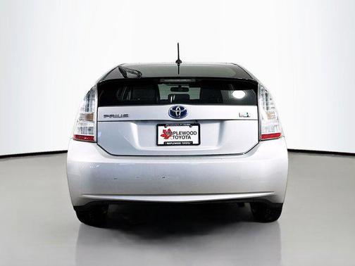 2010 Toyota Prius III