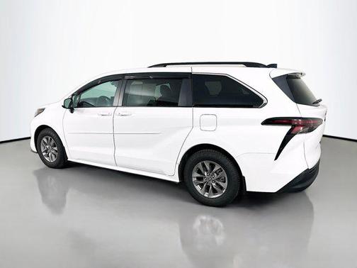 2024 Toyota Sienna LE