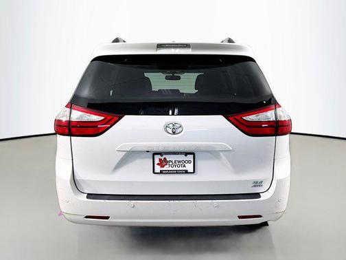 2016 Toyota Sienna XLE Premium