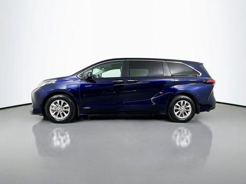2021 Toyota Sienna XLE 7 Passenger